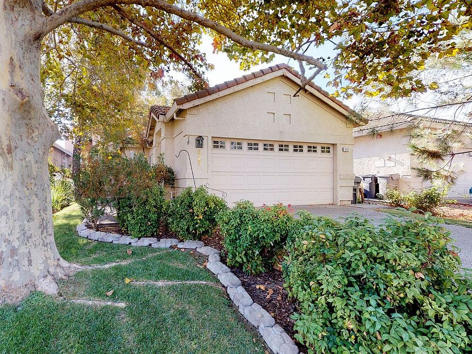 1st image of 323 Redwing Dr
