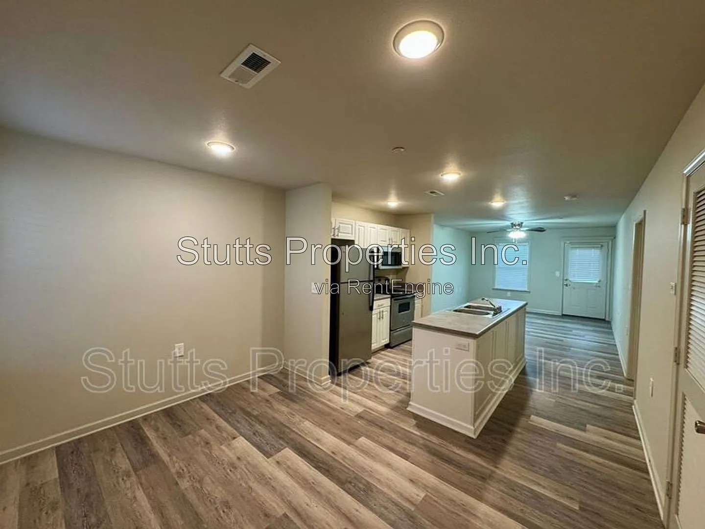 1 bed, 1.0 bath, $850 — Photo 2