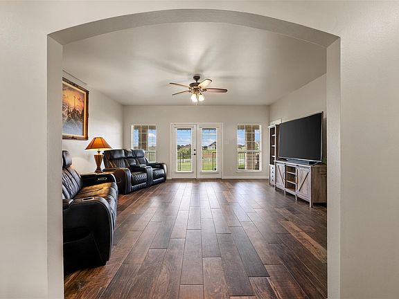 5th image of 111 Lookout Cir