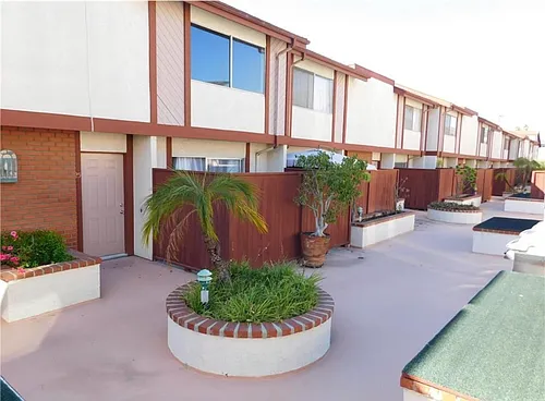 2509 W Redondo Beach Blvd #25 Photo 1