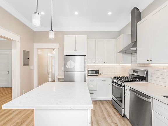 5th image of 784 Clementina St