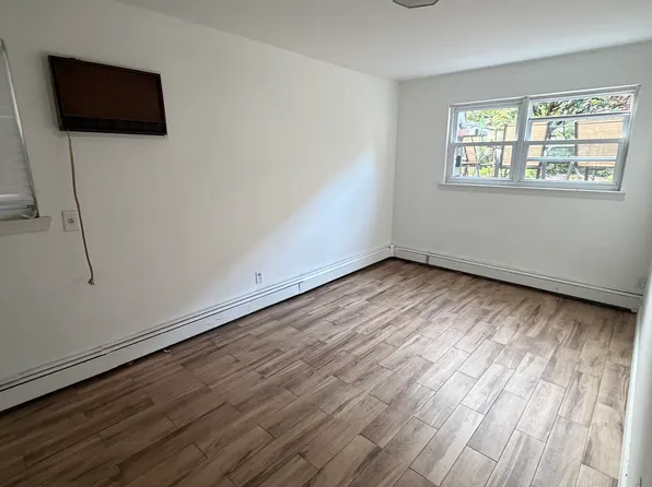 (undisclosed Address), Bronx, NY 10461
