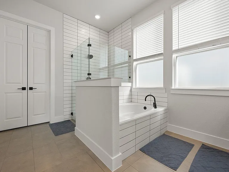 360 Crescent Moon Ct — Photo 13