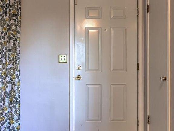 3rd image of 607 S 50th Ave