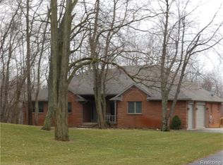 2380 High Meadows Dr, Ortonville, MI