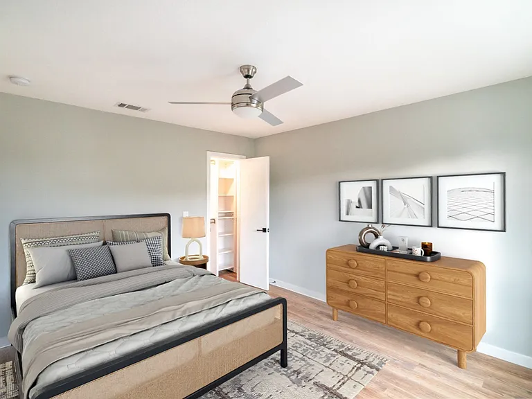 5847 Willoughby Ave — Photo 1