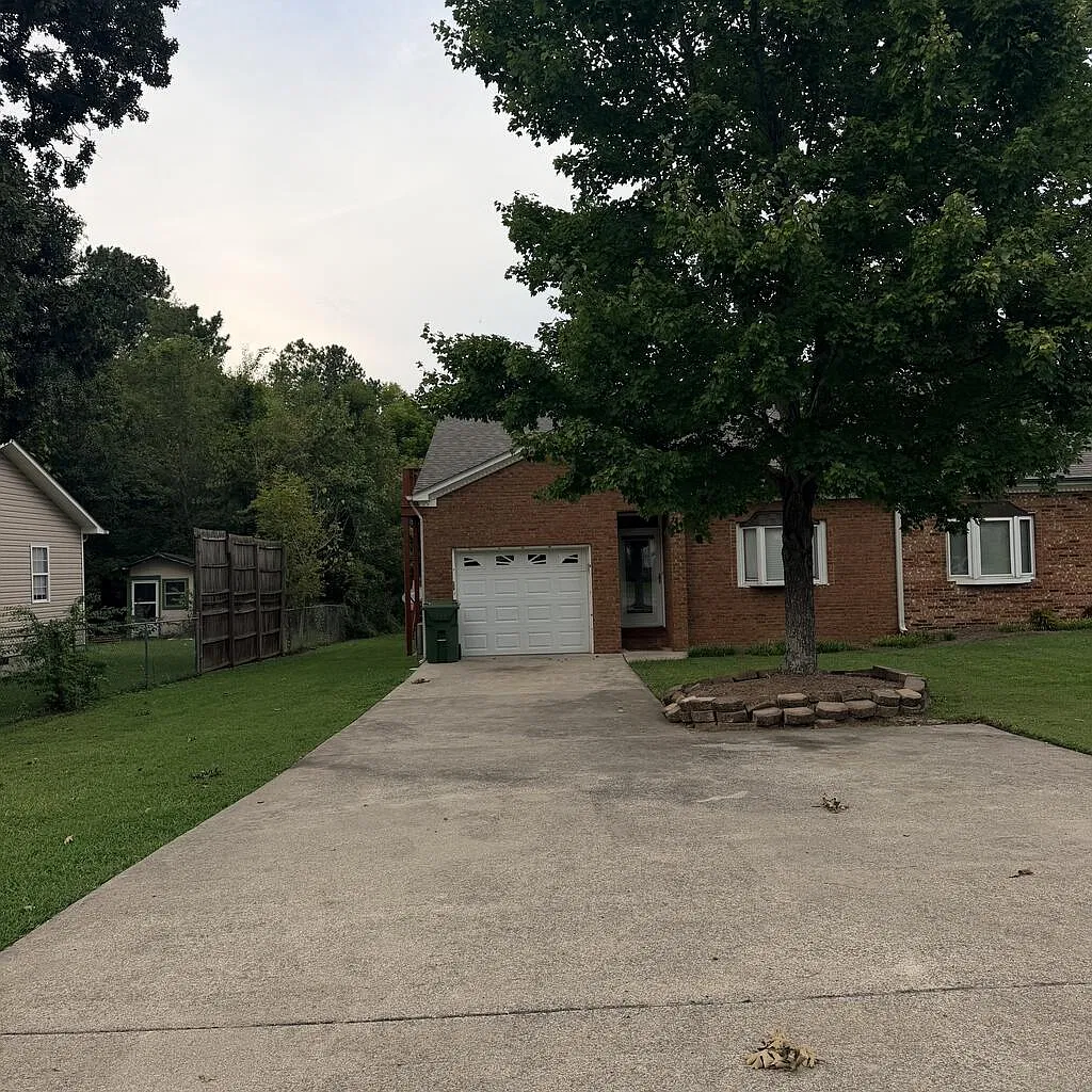 3 bed, 2283 sqft, $1,650 — Photo 2