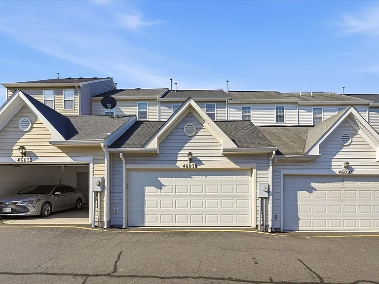 46030 Bayswater Ter — Photo 14
