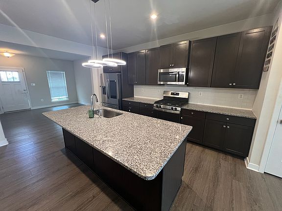 5th image of 352 Appleton Way