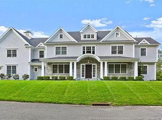 4 Ravenglass Dr, Stamford, CT 06903