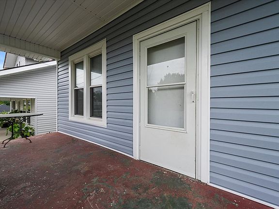 3rd image of 1005 Russell St