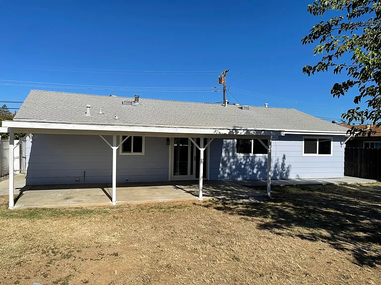 2341 Huston St — Photo 3