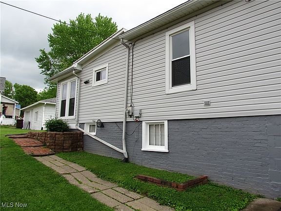 3rd image of 106 Vista St