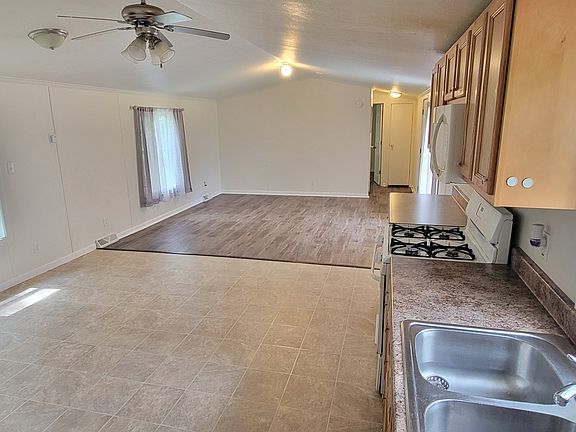 5th image of 27 Peterman Dr