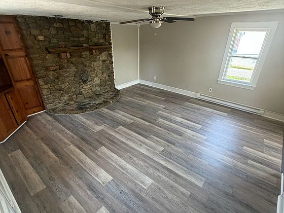 2nd image of 122 N Royal Ave Front A