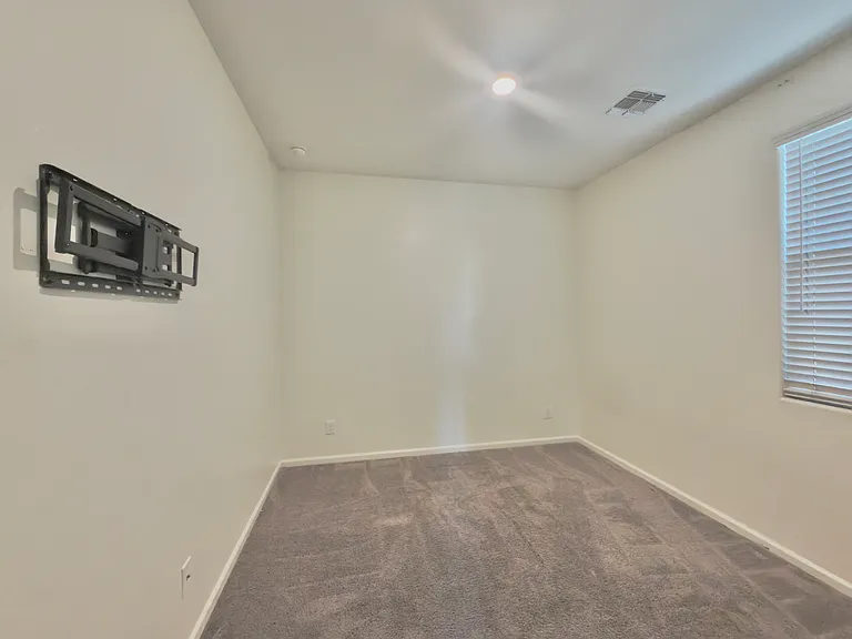4523 N 92nd Ave — Photo 10