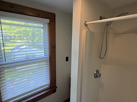 4th image of 289 Pelham Rd #2