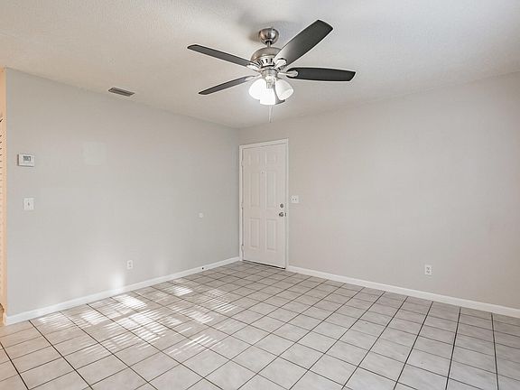 2nd image of 1970 Agora Cir SE APT 101