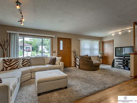 4th image of 5325 N 49th St