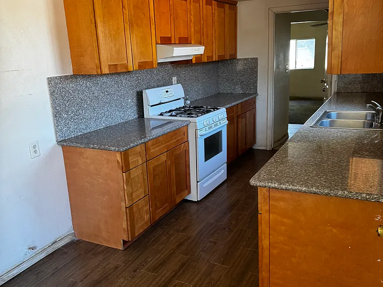 44110 Carolside Ave — Photo 13
