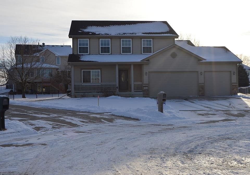 1st image of 302 NW Horizon Ct