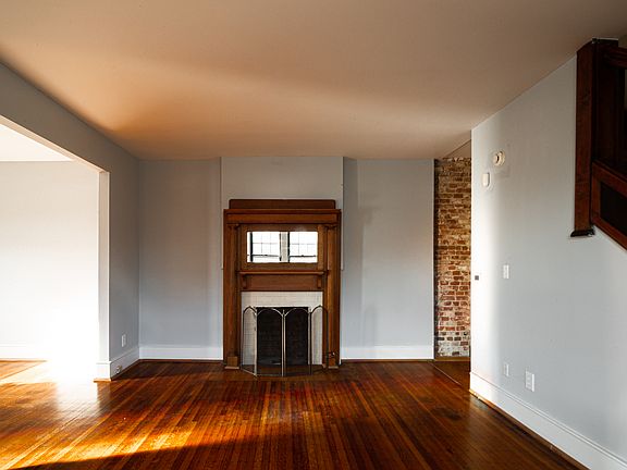 5th image of 1002 N College Ave