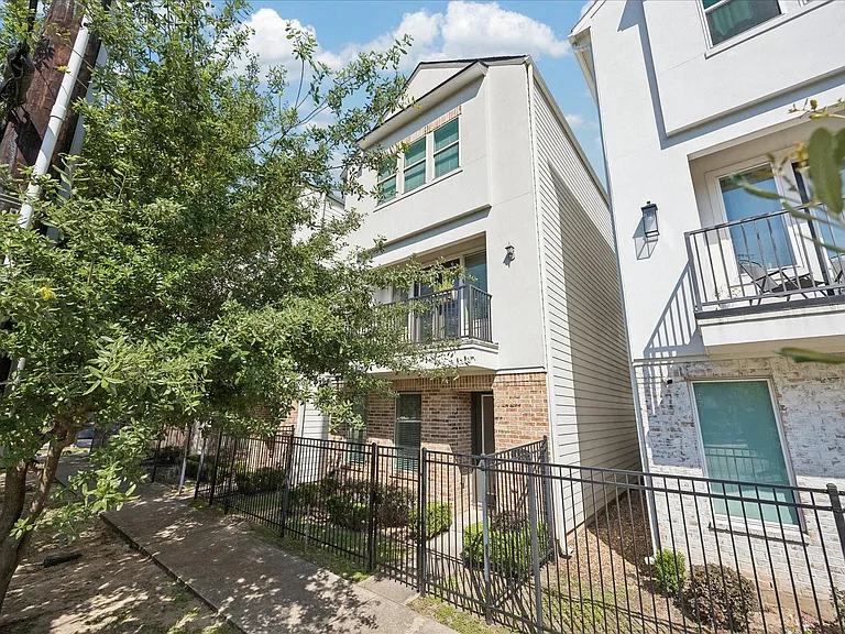 4107 Austin St — Photo 1