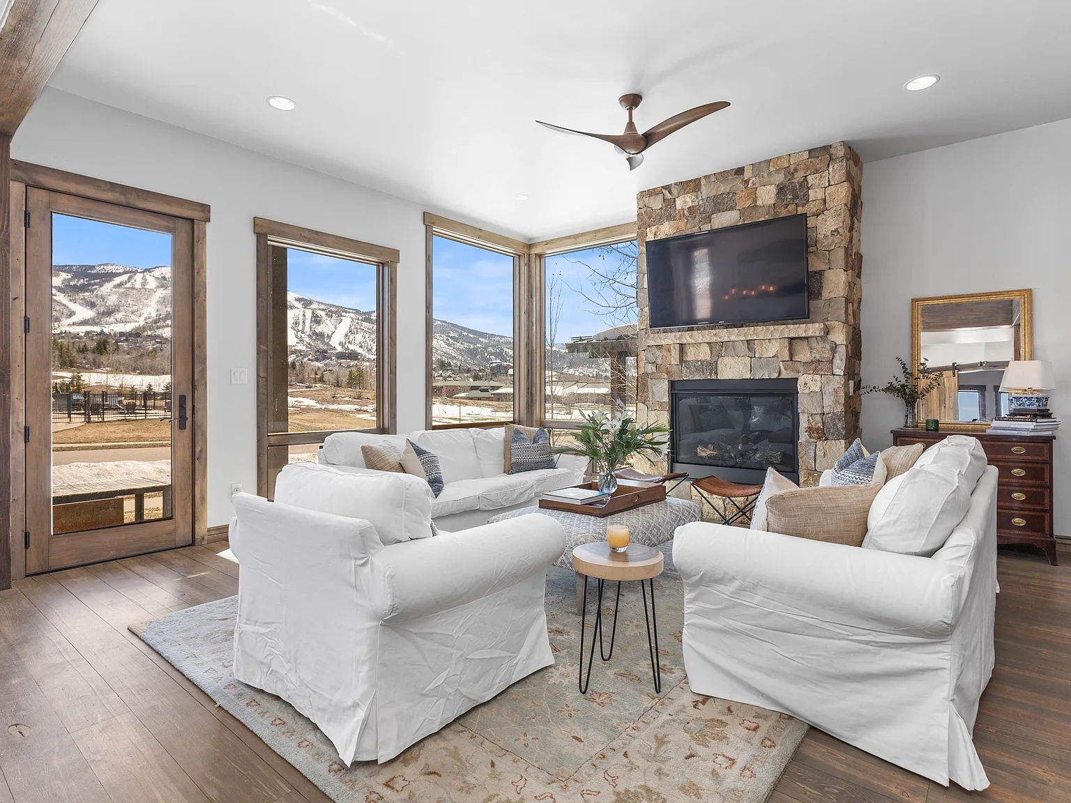 4 bed, 3.5 bath, 3200 sqft, $20,000 — Photo 4