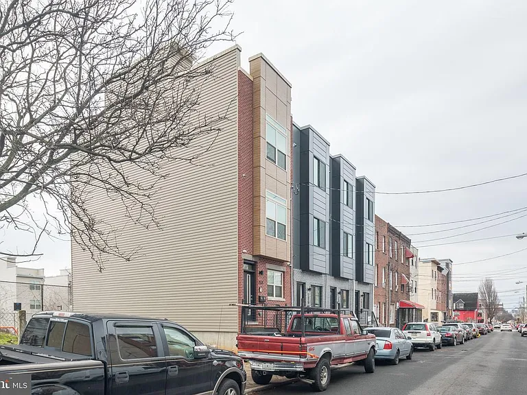 2531 N Mascher St #2 — Photo 2