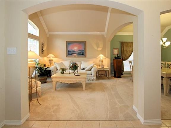 4th image of 2605 Solano Dr