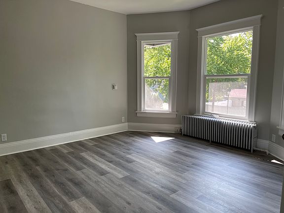 3rd image of 690 S Greenwood Ave #2F