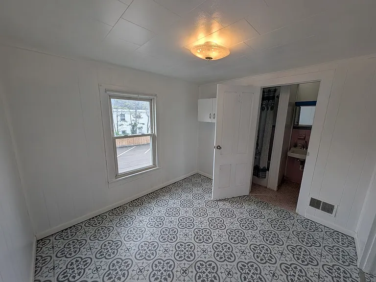 23 Rutherford St #2 — Photo 6
