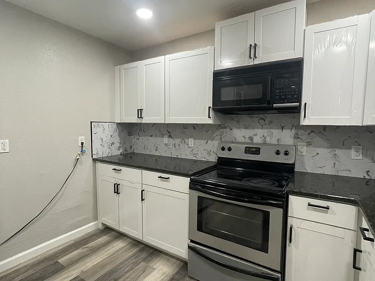 1107 Basin St #A — Photo 19