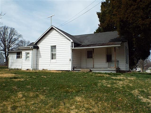 1st image of 210 E Warrick St