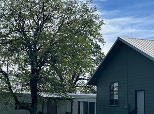 13850 Perry Rd, Central Point, OR 97502