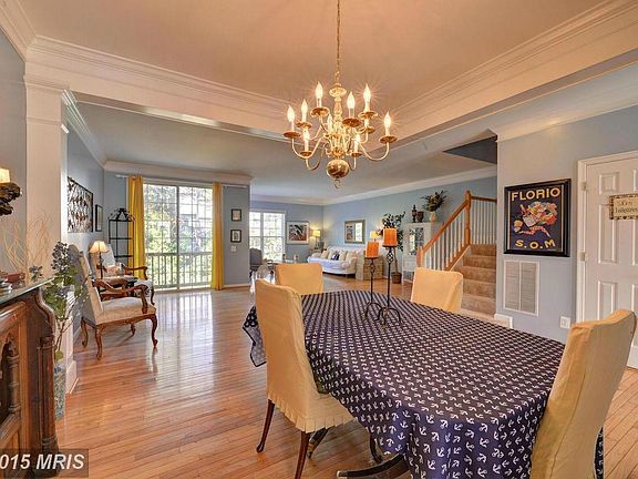Crown Molding in Dining Room