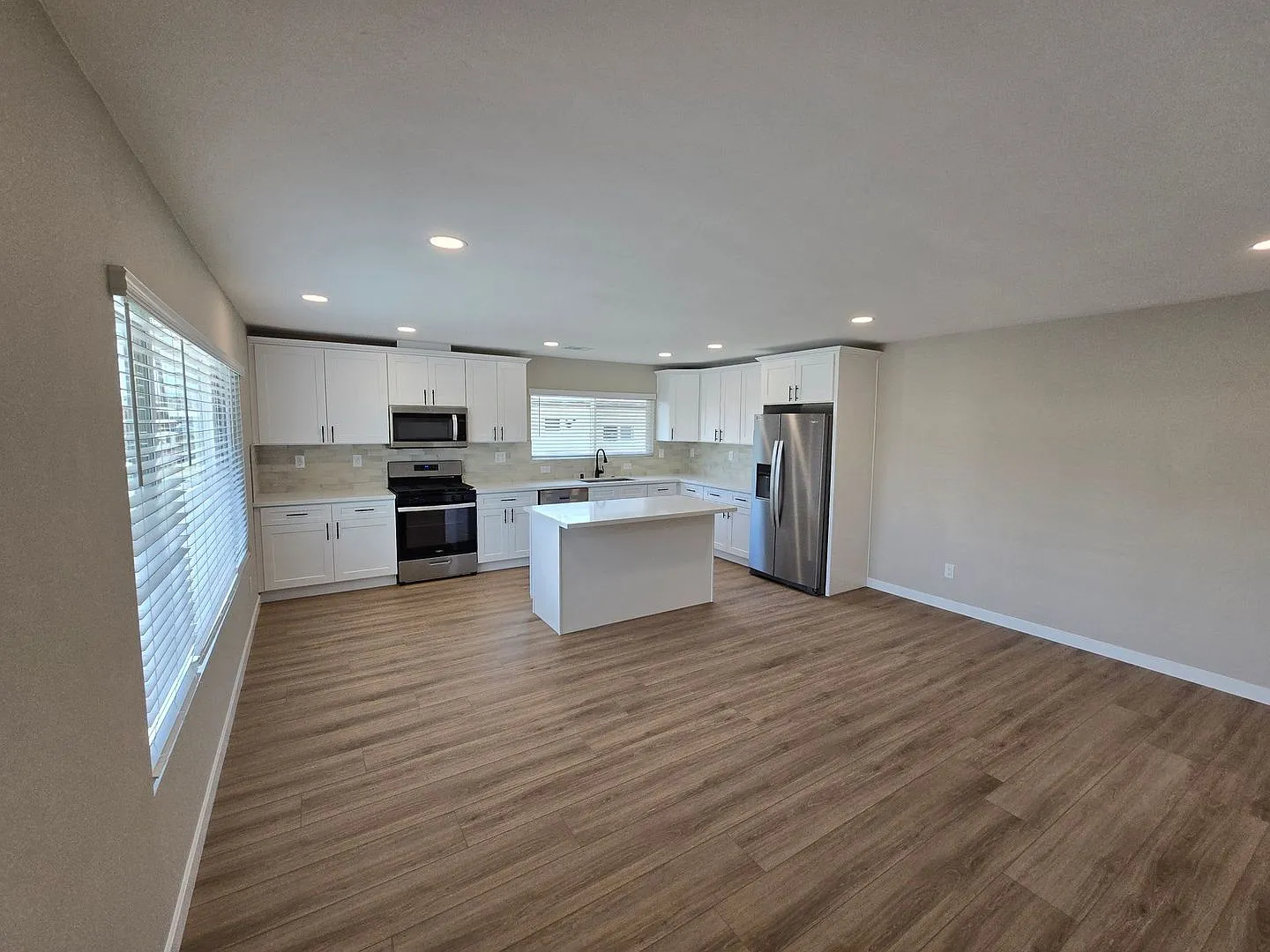 Fully renovated 4 bed 2 bath! — Photo 1