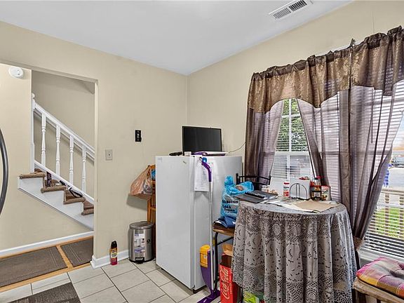 5th image of 937 Monarch Dr