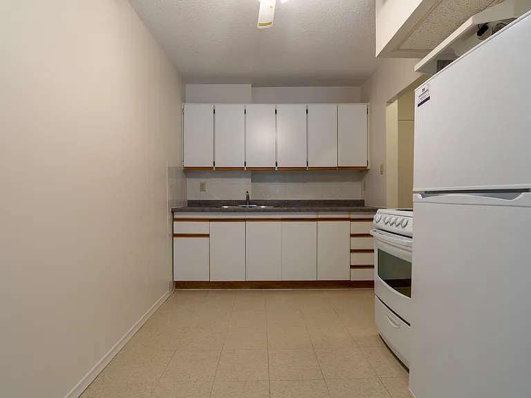 2100 Regent St — Photo 11