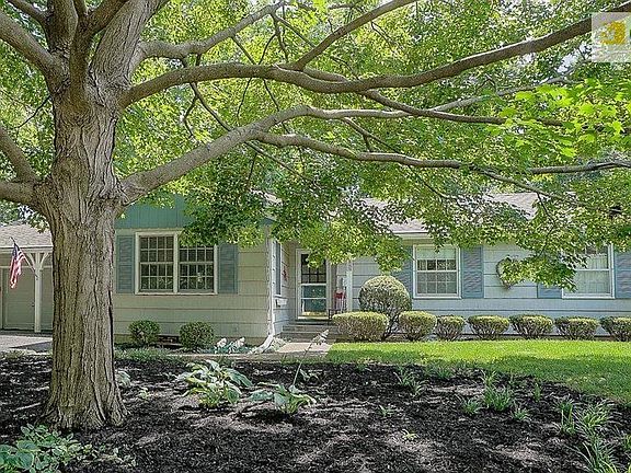 2nd image of 7905 Rosewood Dr