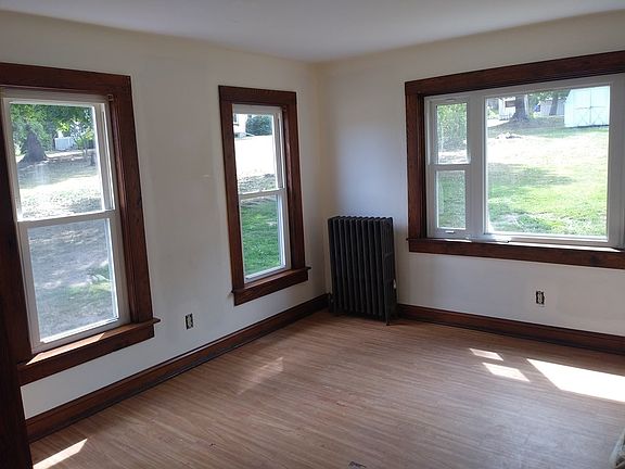 3rd image of 92 East Ave