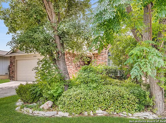 3rd image of 5914 Larkmeadow Dr