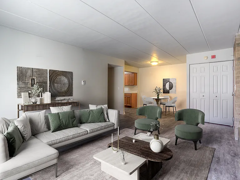 Windsor Woods Apartments — Photo 28
