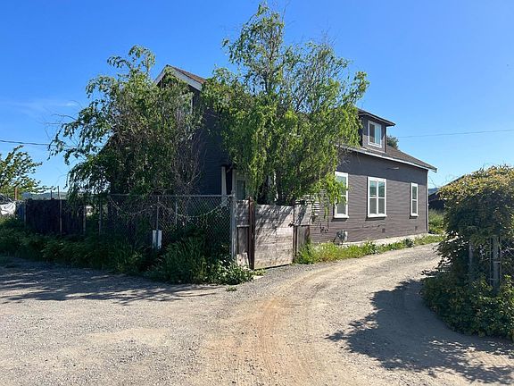 2nd image of 598 Palm Ave
