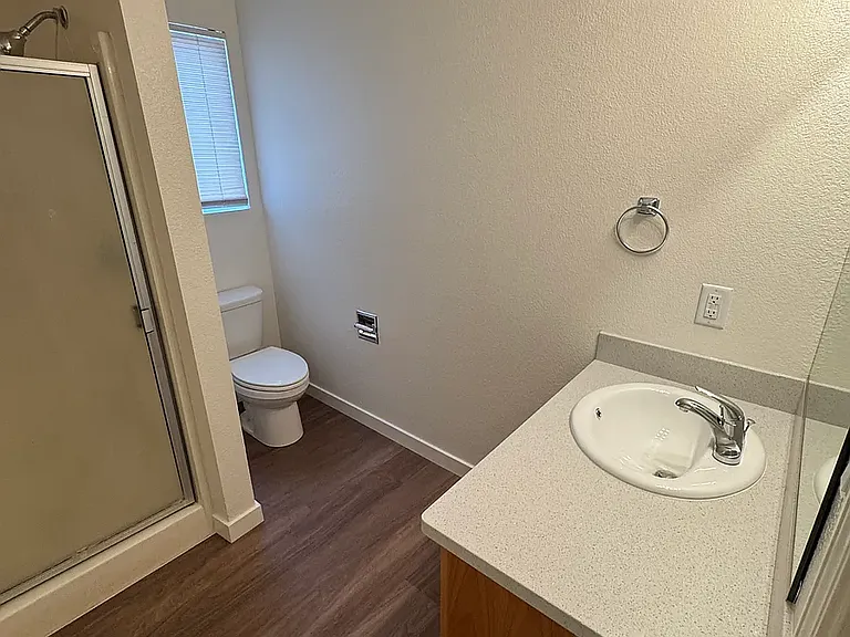 427 Oak St — Photo 5
