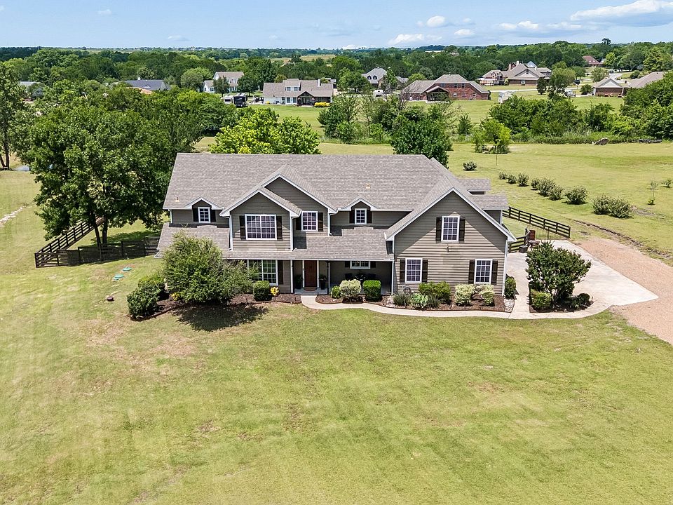 1st image of 117 Galvan Ln