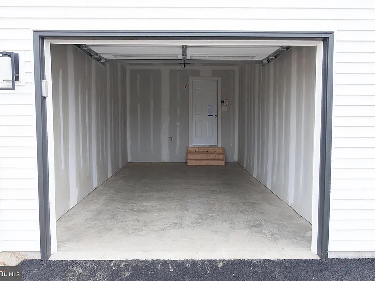 313 Estate Dr — Photo 32