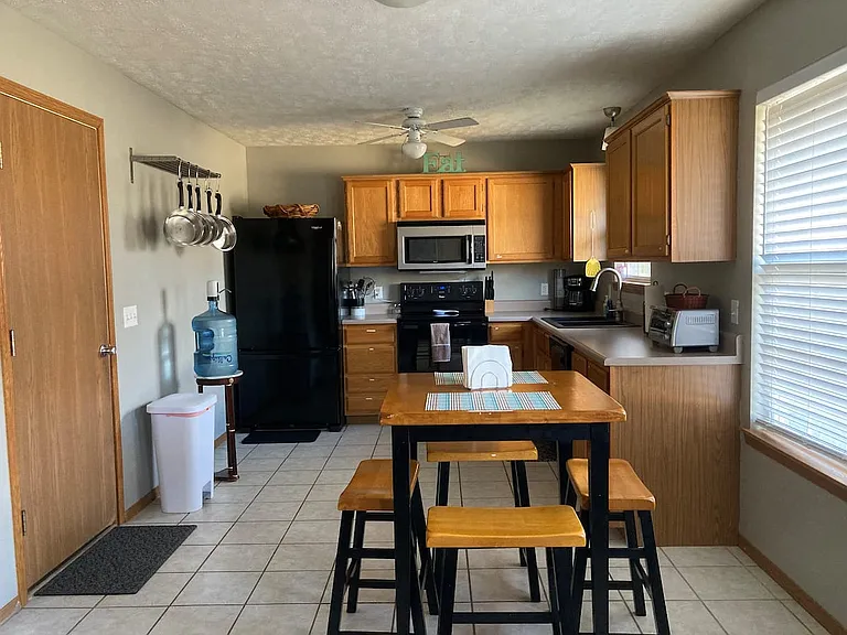 4453 W Portland St — Photo 39