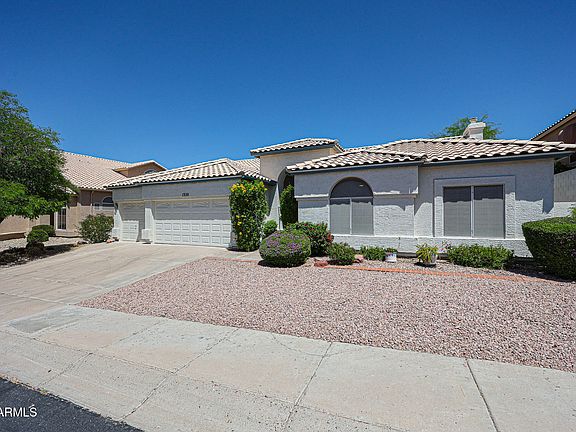 3rd image of 1330 E VOLTAIRE Avenue