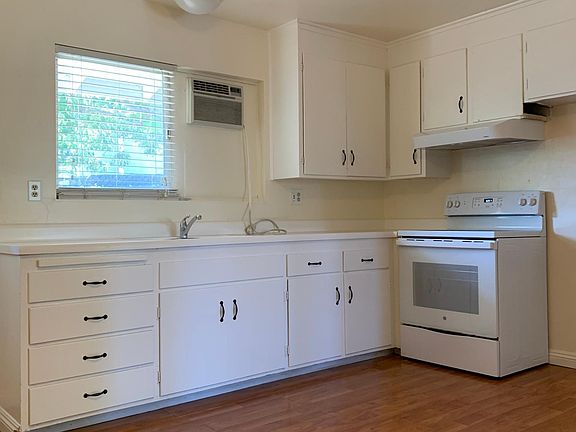 3rd image of 1705 Noia Ave